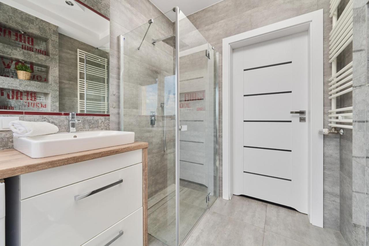 Stylish Kosciuszki Apartaments Near The Market Square With Free Garage Wroclaw By Noclegi Renters Exterior photo