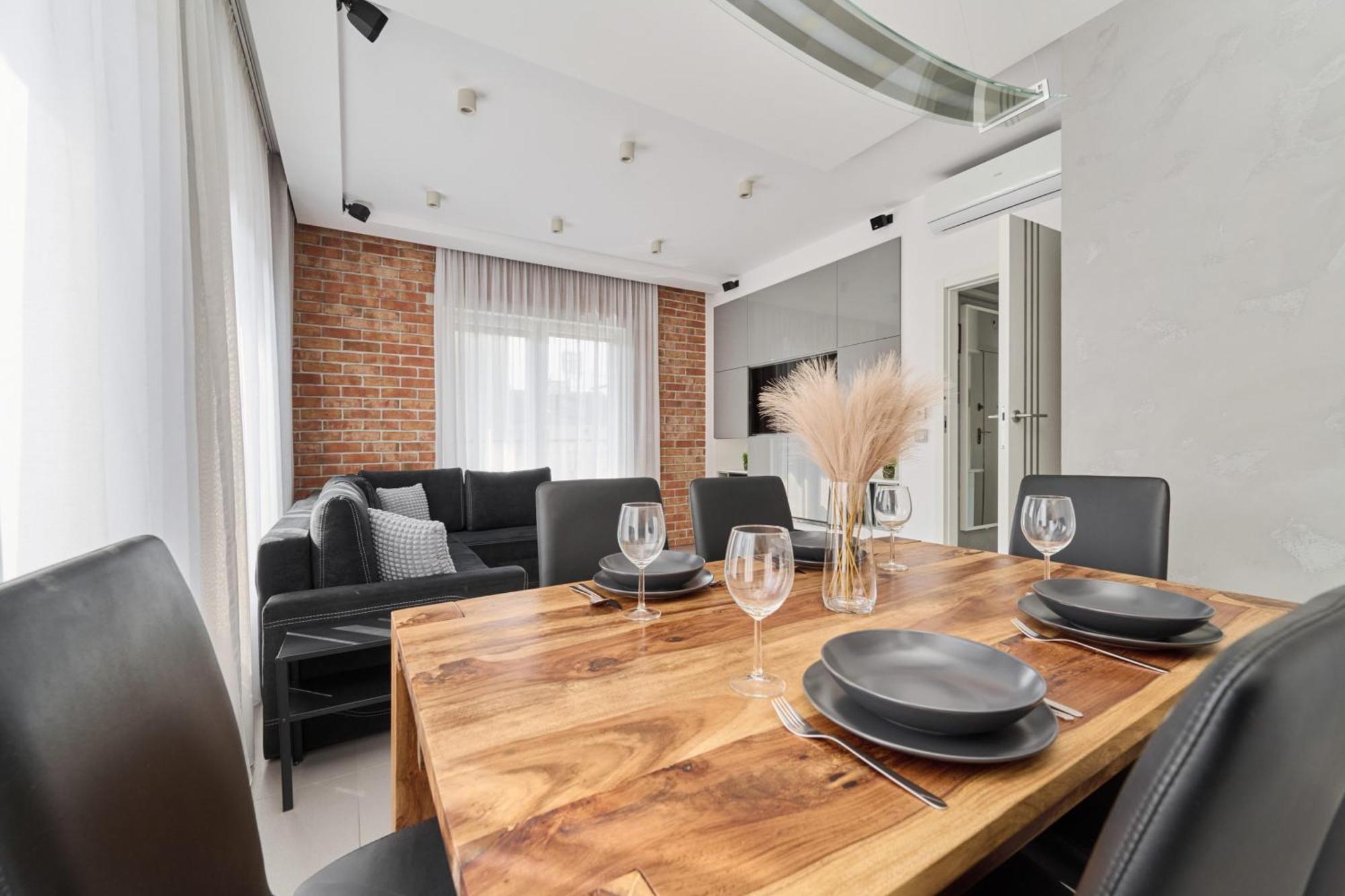 Stylish Kosciuszki Apartaments Near The Market Square With Free Garage Wroclaw By Noclegi Renters Exterior photo