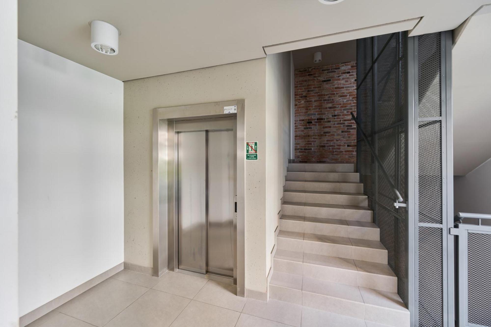 Stylish Kosciuszki Apartaments Near The Market Square With Free Garage Wroclaw By Noclegi Renters Exterior photo