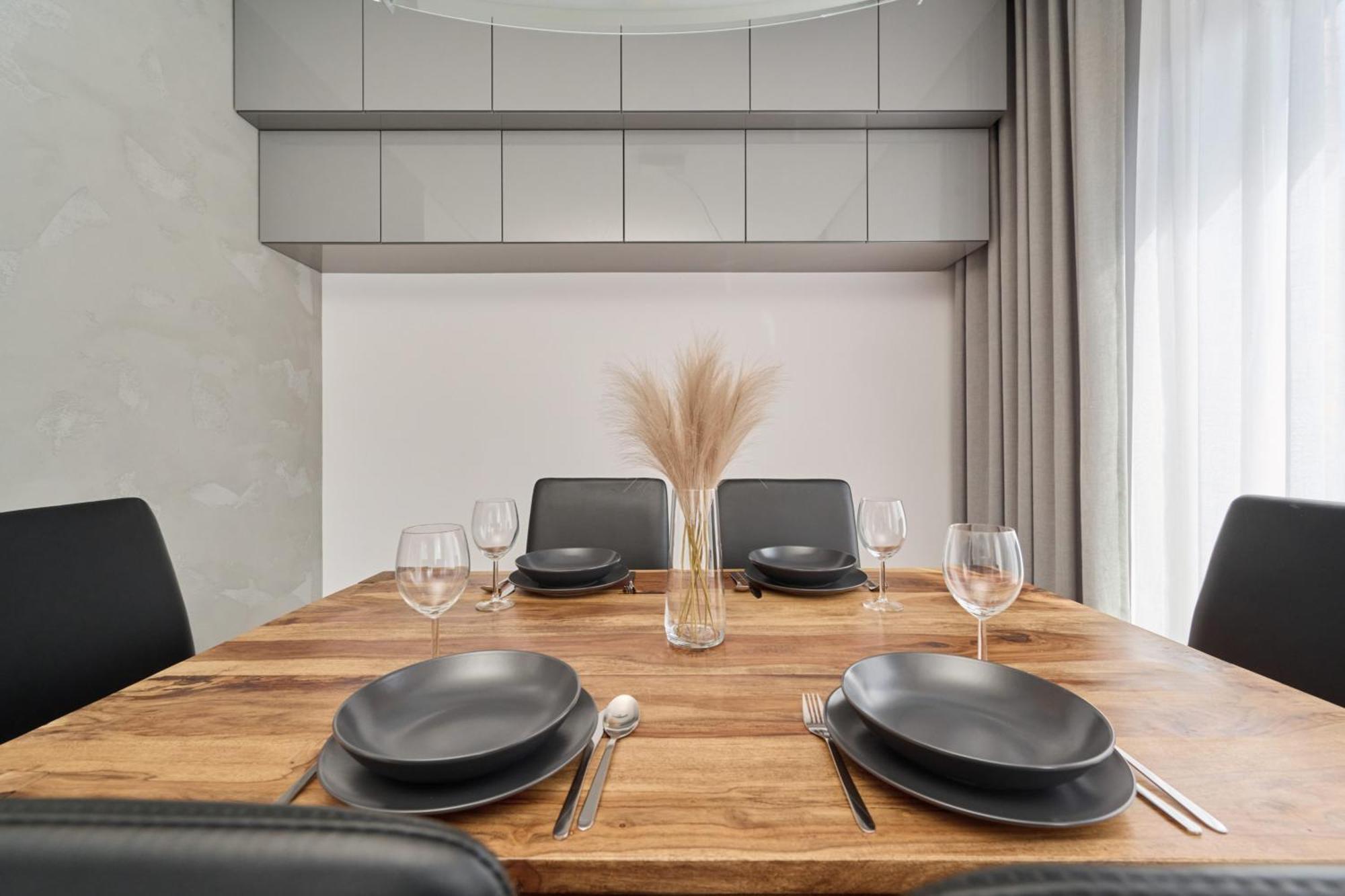 Stylish Kosciuszki Apartaments Near The Market Square With Free Garage Wroclaw By Noclegi Renters Exterior photo