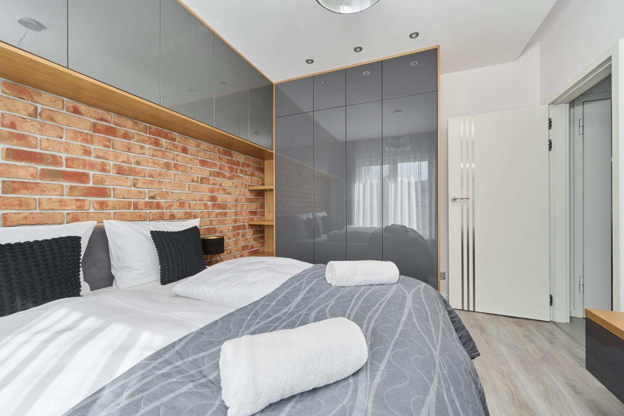 Stylish Kosciuszki Apartaments Near The Market Square With Free Garage Wroclaw By Noclegi Renters Exterior photo